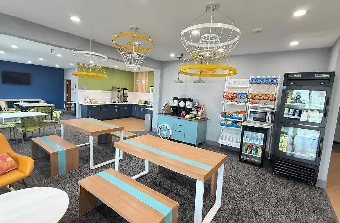 Hotel Americinn By Wyndham Airport Quad Cities 3*