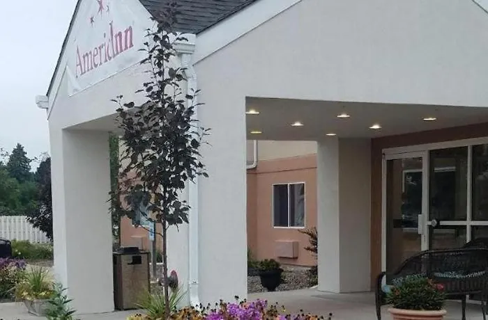 Hotel Americinn By Wyndham Airport Quad Cities Moline