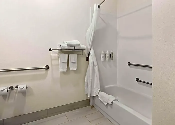 Americinn By Wyndham Airport Quad Cities 3*
