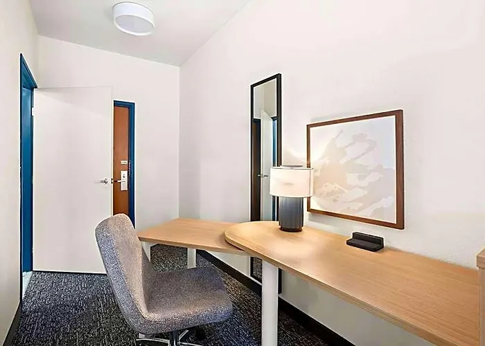 Hotel Americinn By Wyndham Airport Quad Cities Moline