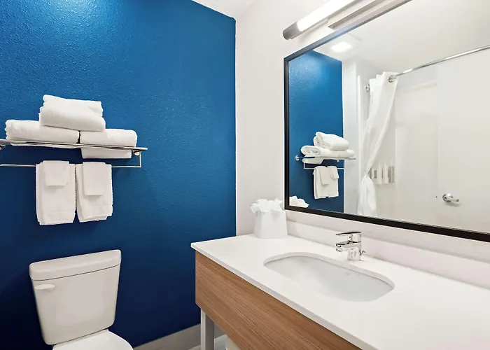 Отель Americinn By Wyndham Airport Quad Cities Молайн