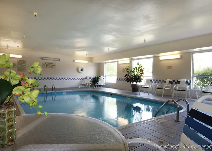 Hotel Americinn By Wyndham Airport Quad Cities Moline